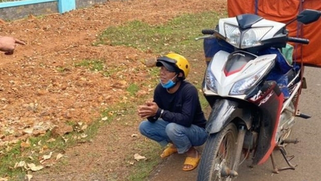 Giả dạng nhân viên giao hàng nhanh để vận chuyển pháo nổ trái phép