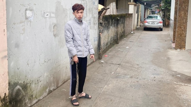 Bị bạn gái bỏ rơi, gã trai đâm tử vong tình địch rồi bỏ trốn