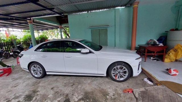 Bị cảnh sát thu giữ xe ô tô gian, đối tượng dùng dao chống đối
