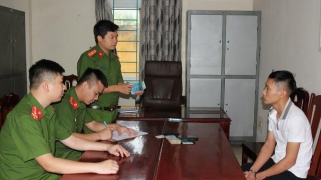 Dùng tiền âm phủ để chiếm đoạt hàng trăm triệu đồng