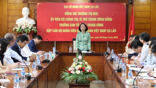 Trưởng Ban Tổ chức Trung ương Đảng thăm và làm việc với Đại sứ quán Việt Nam tại Lào