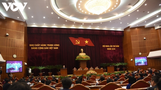 Thông cáo báo chí ngày làm việc thứ nhất Hội nghị Trung ương 5 khóa XIII