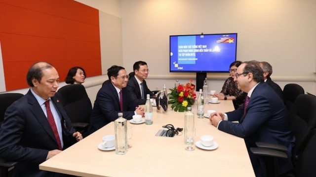 Vietnamese Government leader visits Intel, Apple and Google