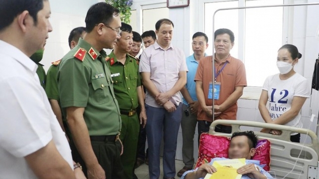 Bị vây bắt, 2 đối tượng ma túy nổ súng khiến một cán bộ công an bị thương