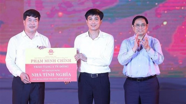 PM attends art programme marking War Invalids and Martyrs Day in Nghe An
