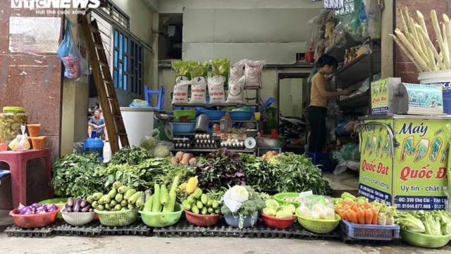 Rau xanh, thịt lợn, thịt gà tăng giá mạnh