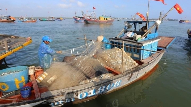 Bộ Công Thương kiến nghị dùng ngân sách bù giá xăng dầu cho ngư dân