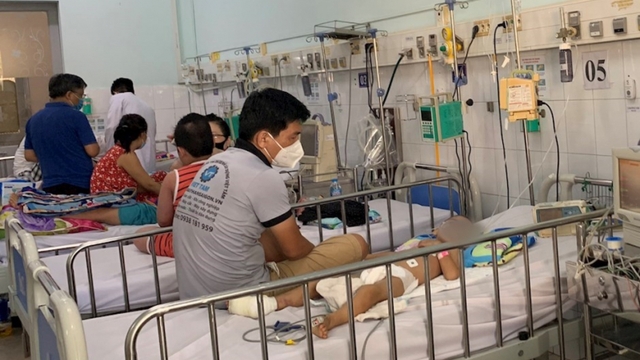 Số ca mắc sốt xuất huyết tăng vọt tại Hà Nội