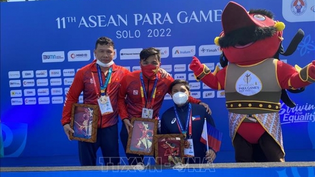 Vietnamese swimmers continue to break records at 2022 APG