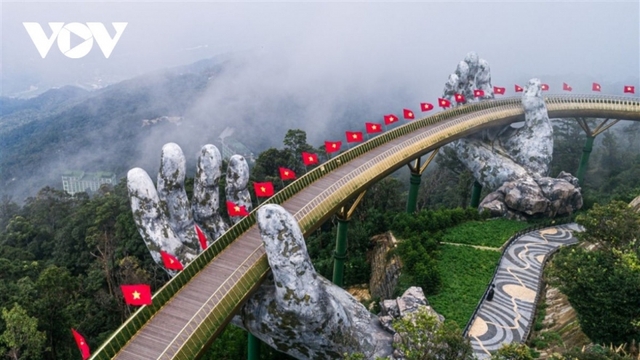 Booking.com suggests last-minute family getaway destinations