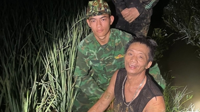 Phát hiện, giải cứu người dân bị thương khi nhập cảnh trái phép
