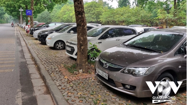 Vỉa hè lát đá đến đâu, ô tô đỗ đến đó