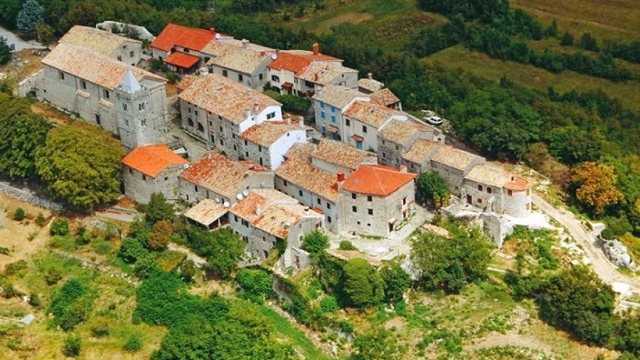 Khám phá thị trấn nhỏ nhất hành tinh với kiến trúc vô cùng độc đáo