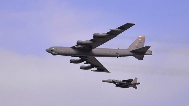 Toàn cảnh quốc tế sáng 16/11: “Pháo đài bay” B-52 Mỹ tuần tra sát sườn Nga