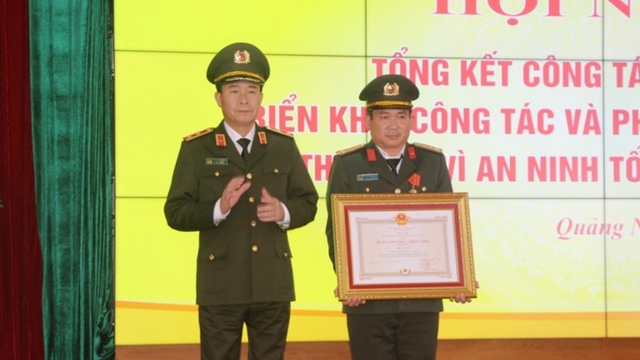Đại tá Đinh Văn Nơi được thăng hàm Thiếu tướng