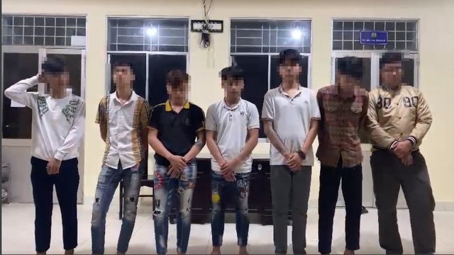 Điều tra xử lí 9 đối tượng chém nhau sau khi rời quán bar ở Bình Dương