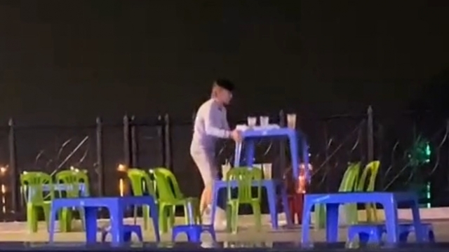 Xử phạt người đàn ông đổ rác xuống sông Sài Gòn 