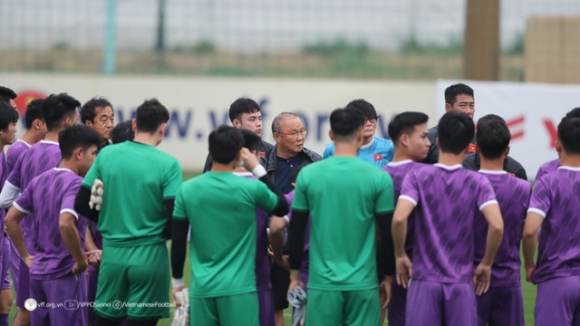 ĐT Việt Nam trở lại sân tập, chuẩn bị đấu Thái Lan ở chung kết AFF Cup 2022