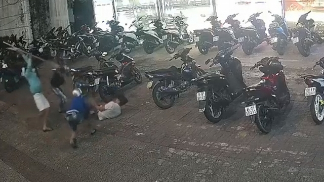 Hai nhóm thanh niên hỗn chiến kinh hoàng trong đêm ở Bình Dương