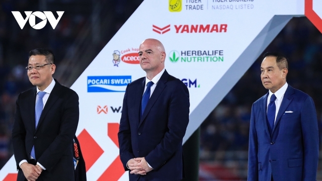 Chủ tịch FIFA khen ngợi bóng đá Đông Nam Á sau khi dự khán chung kết AFF Cup