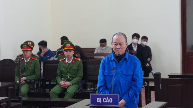 Lĩnh 12 tháng tù vì vi phạm nồng độ cồn còn chống người thi hành công vụ
