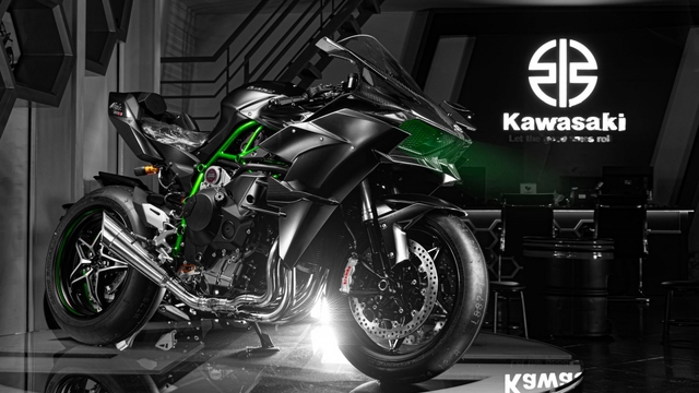 Cận cảnh Kawasaki H2R giá 1,8 tỷ đồng không thể chạy trên phố tại Việt Nam