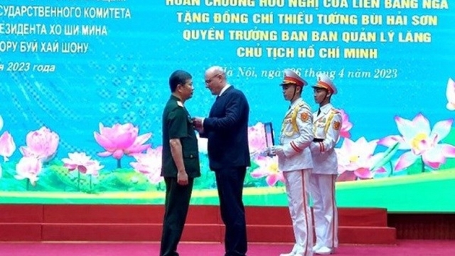 Russia's friendship order bestowed on President Ho Chi Minh Mausoleum official