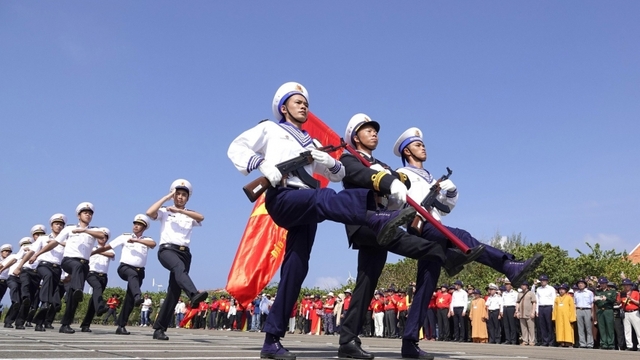 Special flag salute ceremony on Spratly island district