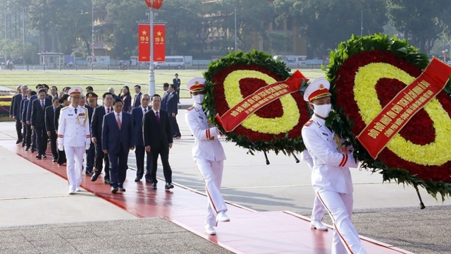 Lãnh đạo Đảng và Nhà nước vào Lăng viếng Chủ tịch Hồ Chí Minh