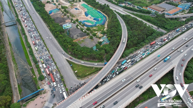 Giao thông ngày nghỉ lễ: Tai nạn giảm, ùn tắc vẫn phức tạp