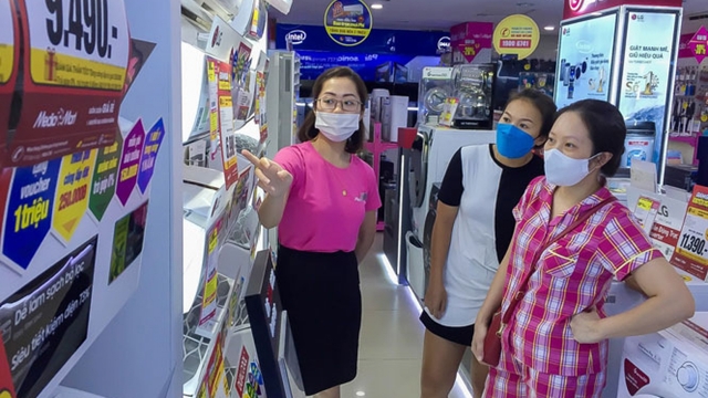 Thị trường điện lạnh “tăng nhiệt” mùa nắng nóng