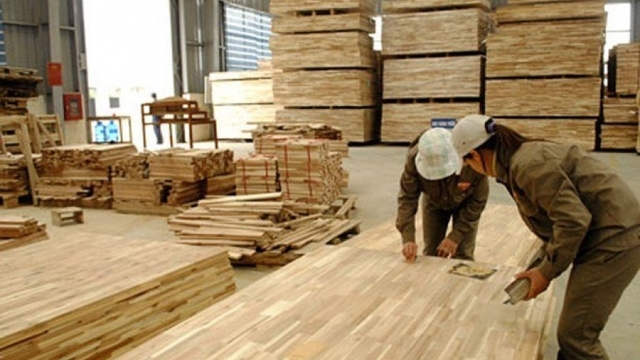 US again extends duty evasion investigation into plywood from Vietnam