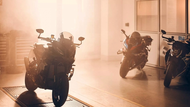 BMW trình làng bản nguyên mẫu của M 1000 XR