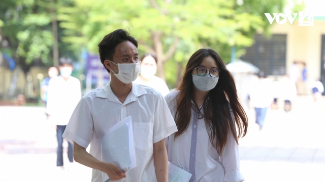 Thí sinh "ngợp" với những câu cuối trong đề thi tổ hợp Khoa học tự nhiên