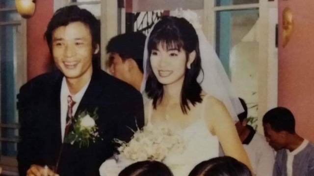 NSƯT Võ Hoài Nam khoe loạt ảnh cưới hơn 20 năm trước với bà xã kém 12 tuổi