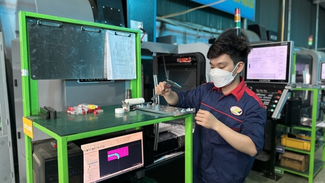 Doanh nghiệp và người dân “lao đao” vì bị cắt điện