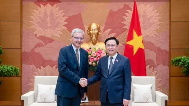 NA Chairman pushes for stronger Vietnam-France cooperation in economics, trade and tourism