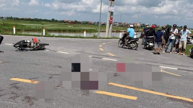 Ô tô va chạm với xe máy, 3 người thương vong