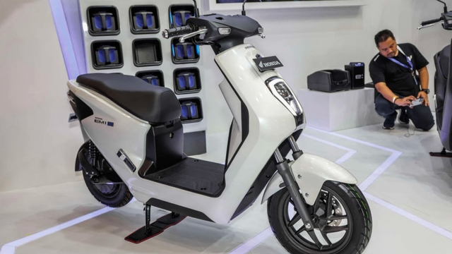 Honda EM-1 - mẫu xe máy điện nhỏ gọn cho đô thị