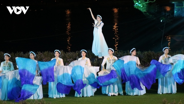 Ao Dai steals the scene of Hue Festival 2023