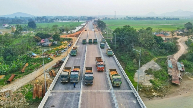 Làm cao tốc kiểu phân kỳ: Nguy cơ lãng phí lớn