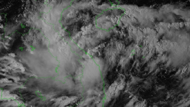 Áp thấp nhiệt đới tiến sát bờ, cách Đà Nẵng khoảng 98km