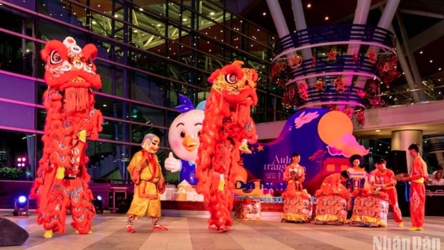 Foreigners excited to explore Mid-Autumn Festival