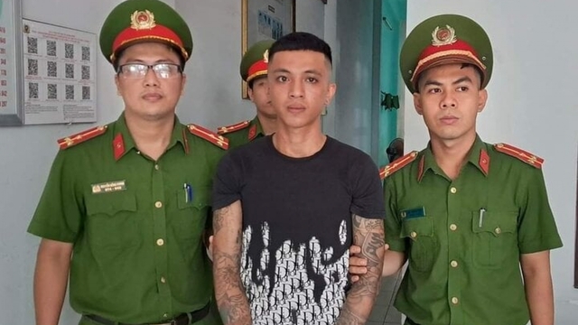 Bắt tạm giam chủ nợ đến nhà cướp xe con nợ