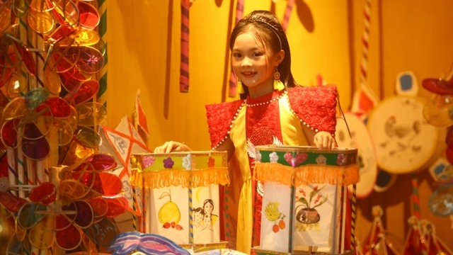 Traditional Mid-Autumn Festival re-enacted in the heart of Hanoi