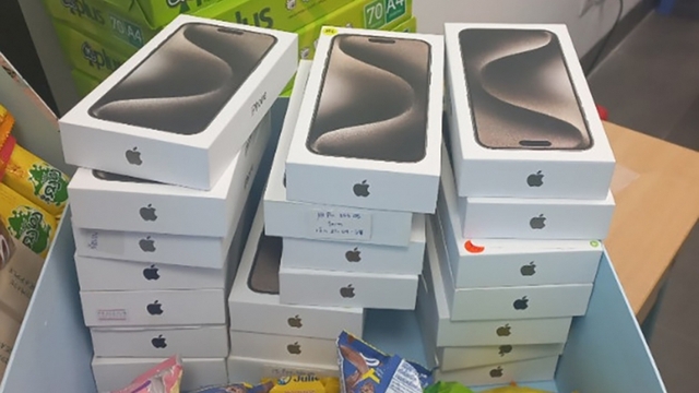Nóng 24h: Phát hiện hàng chục Iphone 15 Pro Max nhập lậu qua sân bay Đà Nẵng