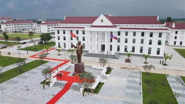 Vietnam helps Laos’ police build academy of politics