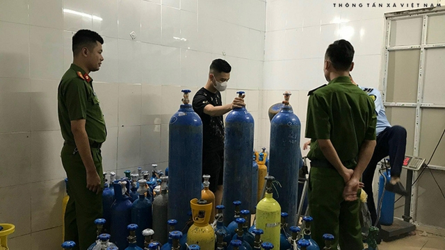Phát hiện bình 'khí cười' dạng mới lần đầu du nhập vào Hà Nội