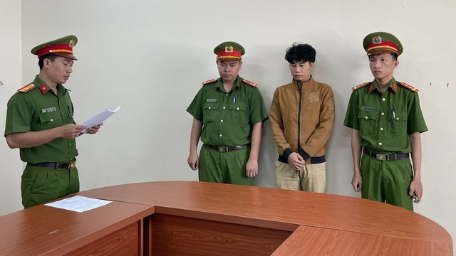 Triệt phá đường dây buôn lậu máy tính bảng từ Campuchia về TP.HCM
