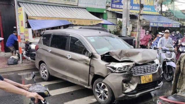 TP.HCM: Hai vụ tai nạn liên hoàn giữa ô tô và xe máy khiến 2 người tử vong